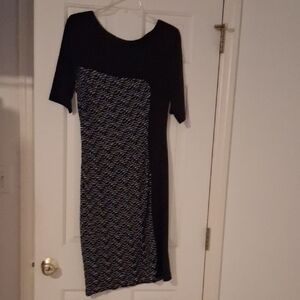 Connected Apparel Black and Gray Shorr Sleeve Dress